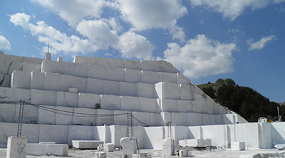 Natural stone blocks and slabs